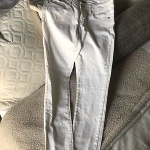 White skinny jeans